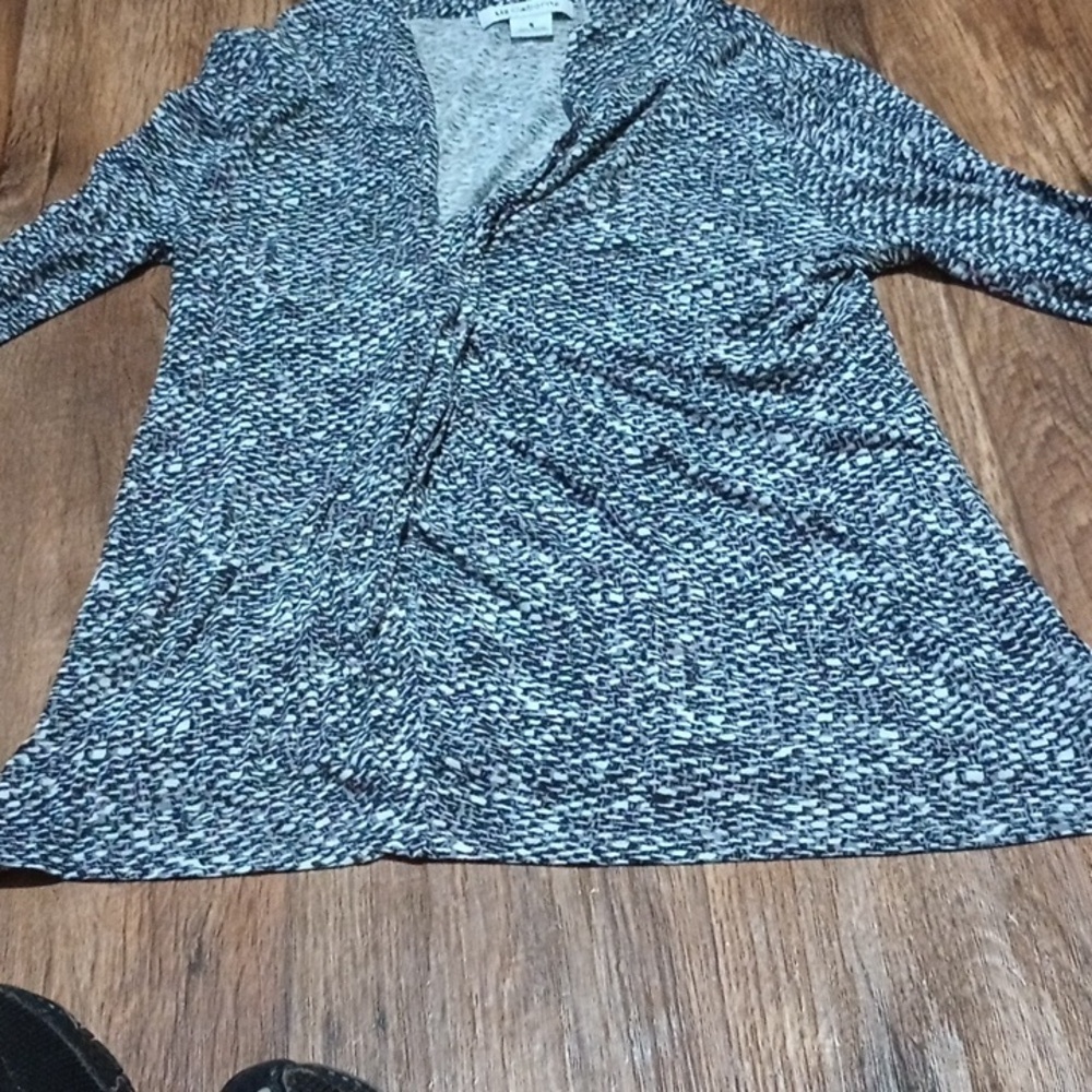 Liz Claiborne Women's Pullover Long Sleeve Shirt